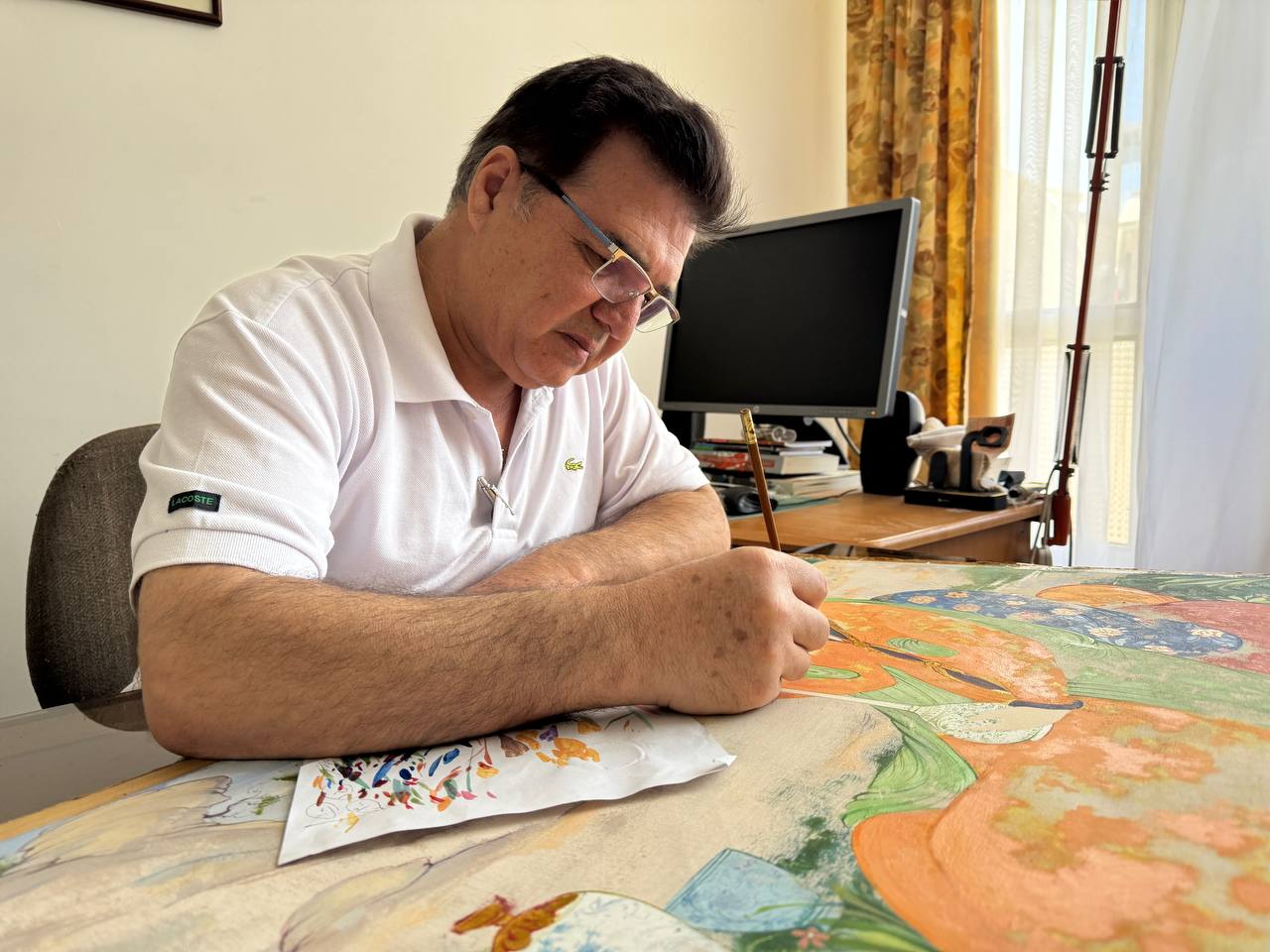 Abolfazl Tavoosi painting in his studio 1